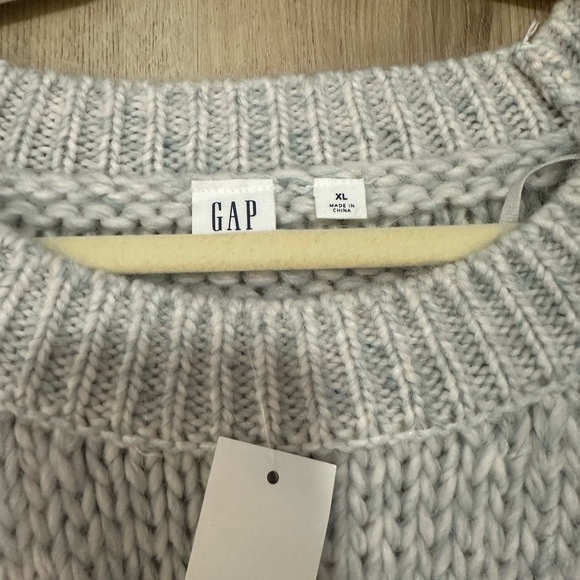 Gap never worn knitted sweater - Picture 2 of 5